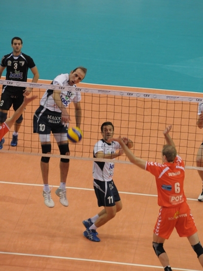 Η προσοχή στην ΕΑΠ Λουξ αποκλειστικά στρ...