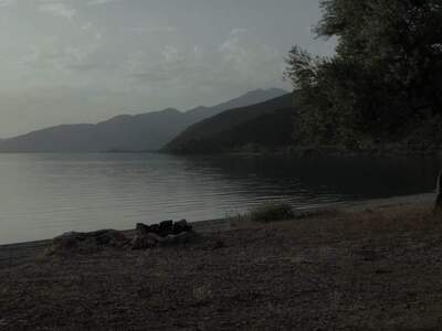 Η μαγευτική παραλία στις όχθες της Τριχω...