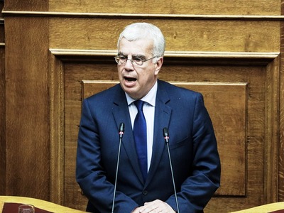 Πέταξαν μπογιά και τρικάκια στο γραφείο ...