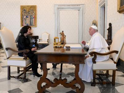Σιλιάνοφσκα: Ευχαριστεί τον Πάπα «εκ μέρ...