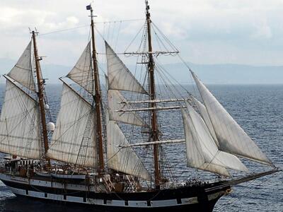 Στον Πειραιά το ιστορικό ιστιοφόρο πλοίο...