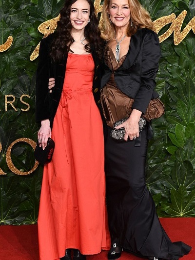 TΖΕΡΙ ΧΟΛ ΚΑΙ ΕΛΙΖΑΜΠΕΘ ΤΖΑΓΚΕΡ ΜΕ VIVIE...