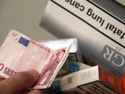 Τα πούρα και τα πουράκια αναβάλουν την α...