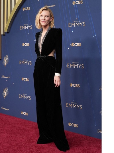 Kέιτ Μπλάνσετ με Armani