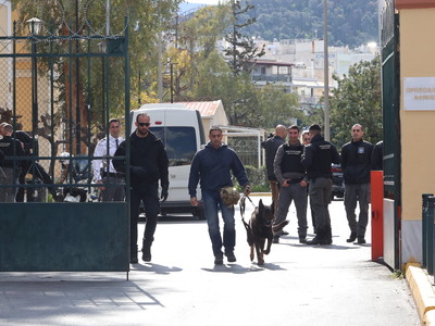 Απειλητικό τηλεφώνημα για βόμβα στα δικα...