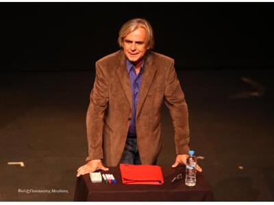 Και απόψε στο Δημοτικό Θέατρο Απόλλων ο ...