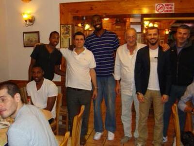 Απόλλωνας: Το τραπέζι των "μελανόλευκων"