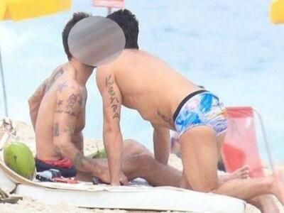 Ποιος επώνυμος γέμισε φιλιά τον εραστή τ...