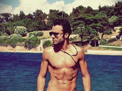 Καυτή η νέα φωτογράφηση του πατρινού μον...