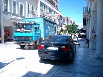 Πάτρα: Το... πάρκινγκ της Αγίου Νικολάου...