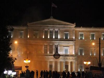 Γιατί άδειασαν τη Βουλή τα ξημερώματα