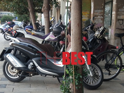 Με το παρκάρισμα στην πλατεία ανακουφίζο...