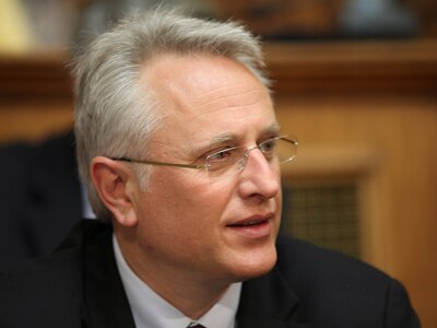 Τους βλέπει όλους σήμερα η τρόικα 