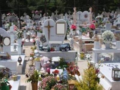 Κρήτη: Έκλεβε γλάστρες με λουλούδια από τάφους