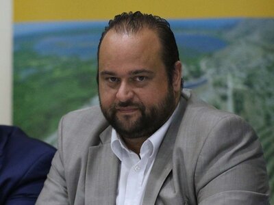 Ο απερχόμενος πρόεδρος και επικεφαλής τη...