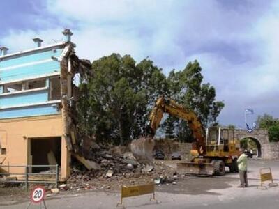 Μεσολόγγι: Κατεδαφίστηκε το Βενζινάδικο ...