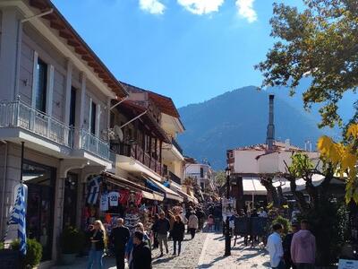 «Βούλιαξαν» τα Καλάβρυτα- Χιλιάδες επισκ...