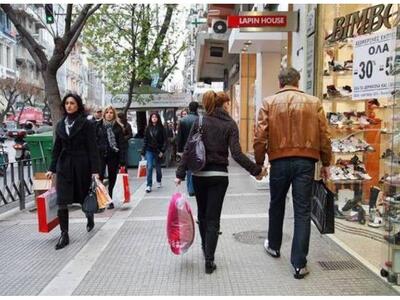 Οι χειμερινές εκπτώσεις άνοιξαν "τρ...