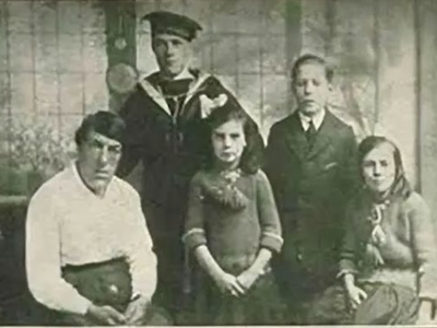 Η Μαίρη Αν και τα τέσσερα παιδιά της / P...