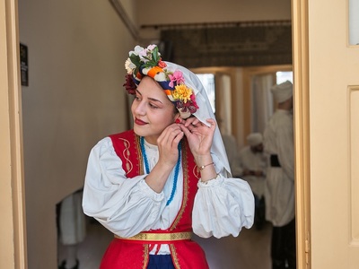 Η Χρυσηίδα Κοκκώση, με φορεσιά Βόρειας Κ...