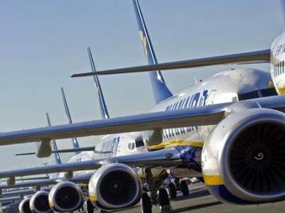 Ryanair: «Μειώστε φόρους και φέρνουμε 10...