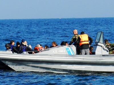 Στη Μύκονο ιστιοφόρο με 35 πρόσφυγες – Δ...