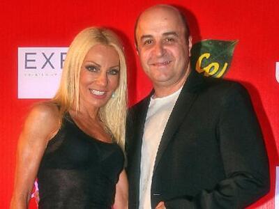 H Έλενα Τσαβαλιά σφάζει με το γάντι τον ...