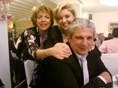 Η δημοσιογράφος Μαίρη Παραπονιάρη με την...