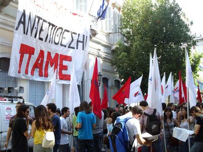 Πάτρα: Αποκλεισμός του Δημαρχείου και πο...