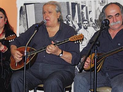 Με τον Πατρινό ρεμπέτη Μπάμπη Γκολέ