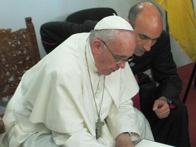 Ο πάπας Φραγκίσκος δίνει «συγχωροχάρτι» ...