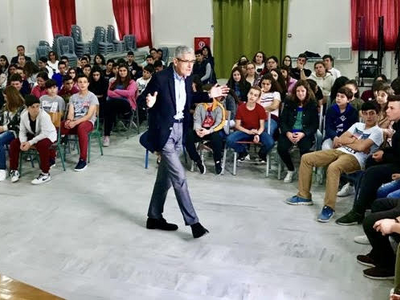 Ομιλία του Άγγελου Τσιγκρή για τη σχολικ...