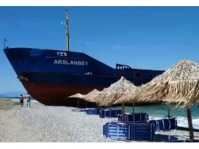 Αποκολλήθηκε με τη βοήθεια ρυμουλκού το ...