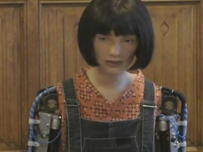 Ανθρωπόμορφο ρομπότ μίλησε για πρώτη φορ...