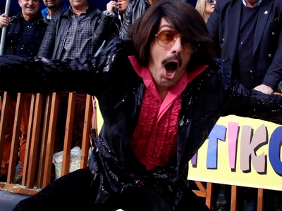 Τόνι Σφήνος: Ποιο είναι το πρόσωπο πίσω ...