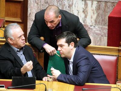 Βαρουφάκης: Μνημόνιο σημαίνει ύφεση και ...