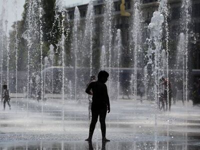 Καιρός: Συνεχίζεται ο καύσωνας- Ως και 4...