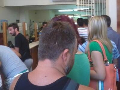 Πάτρα: Ουρές ταλαιπωρίας ΤΩΡΑ στο Δημοτολόγιο 