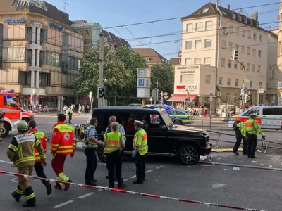 Γερμανία: Αυτοκίνητο έπεσε πάνω σε πλήθο...