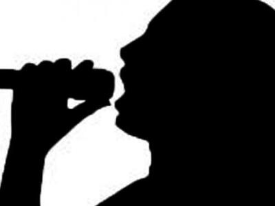 Πάτρα: Η τραγουδίστρια που ψάχνει χορηγό...