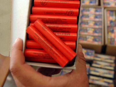 Πάτρα: Είχε στο αυτοκίνητό του 2.500 κροτίδες