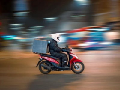 Εφιαλτικές νύχτες για διανομείς φαγητού στην Πάτρα