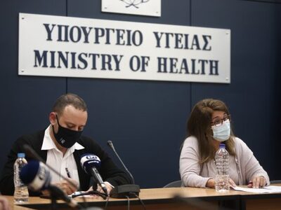 ΔΕΙΤΕ LIVE την ενημέρωση για εμβολιασμού...