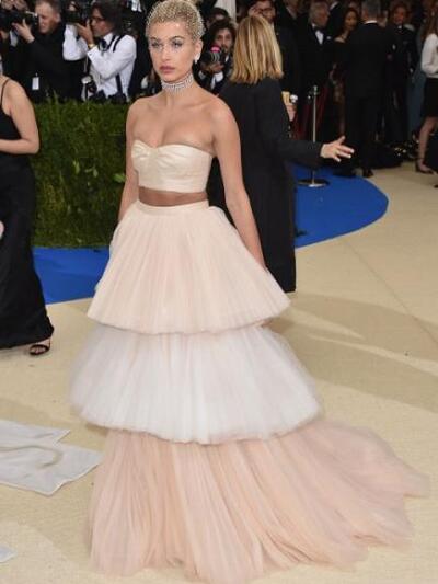 ΧΑΛΕΙ ΜΠΟΛΝΤΟΥΙΝ ΜΕ CAROLINA HERRERA