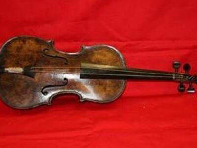 Στο "σφυρί" το θρυλικό βιολί τ...