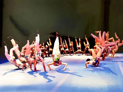 Υπερθέαμα γυμναστικής από τον Ολυμπιονίκ...