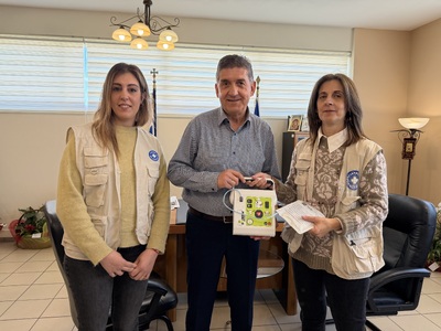 Παράδοση 7 απινιδωτών στον Δήμο Δυτικής ...