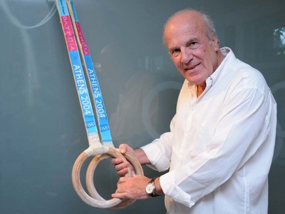 Άθλιος πόλεμος στον Δημήτρη Δημητρόπουλο