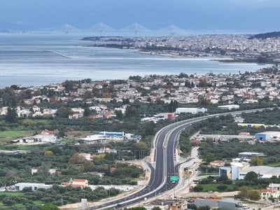 Ο δρόμος ζύγωνε τη θάλασσα