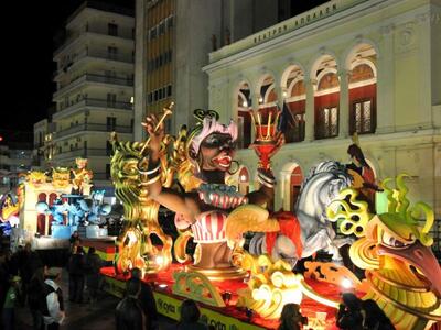 Πάτρα: Μεγαλειώδης νυχτερινή ποδαράτη πα...